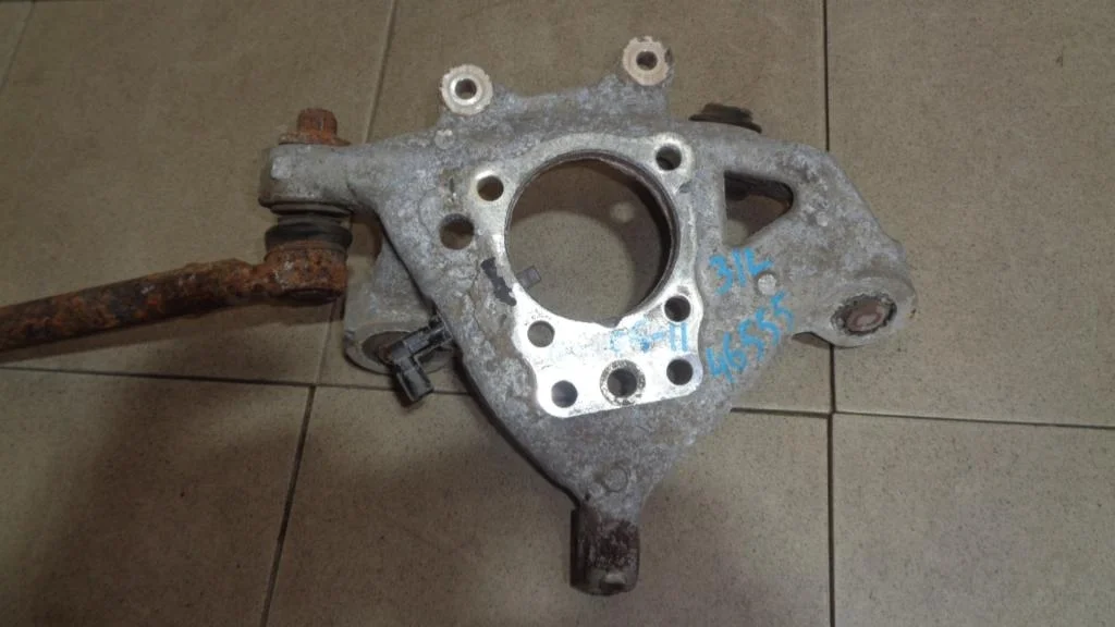 Кулак поворотный задний левый Lexus GS350 S190