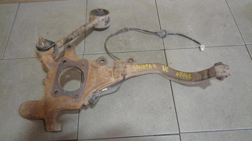 Кулак поворотный задний левый Hyundai Sonata 2007 EF