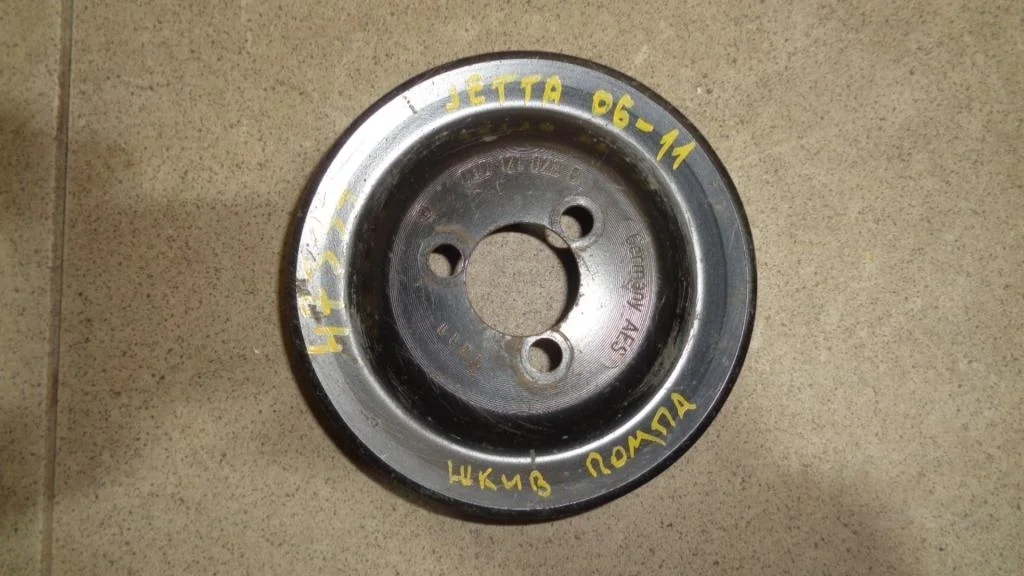 Шкив помпы Volkswagen Jetta 2009 A5