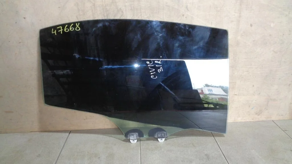 Стекло двери задней правой Honda Civic 4D 2008 FD