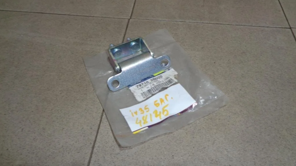 Петля двери багажника Hyundai ix35 LM