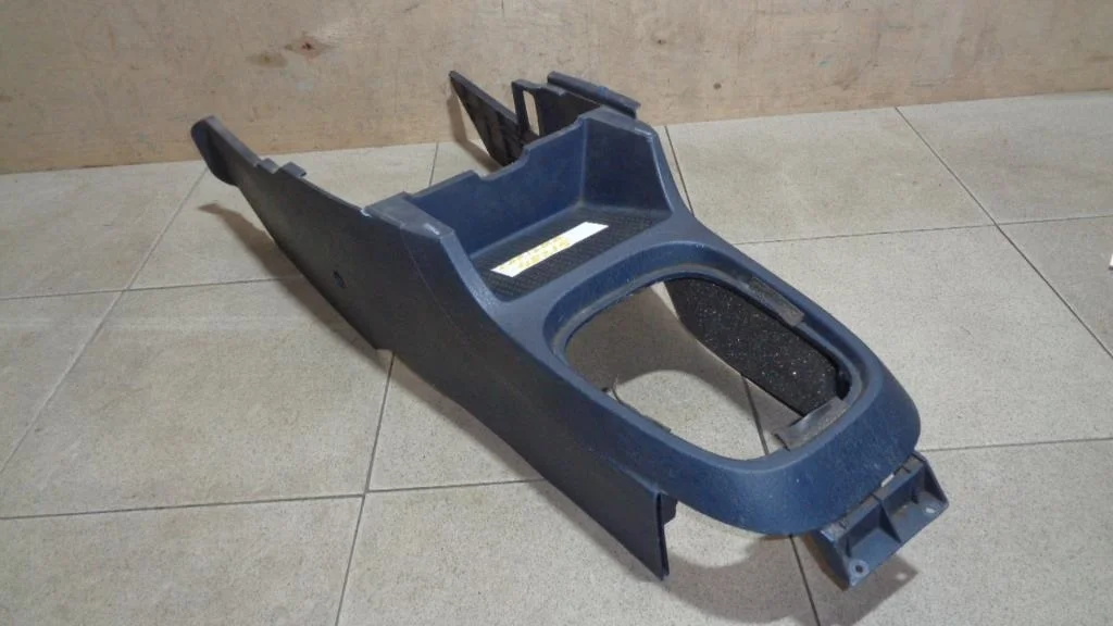 Консоль Mitsubishi Carisma 2000 DA
