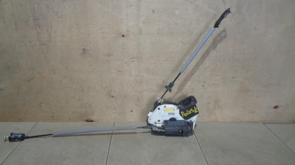 Замок двери задней левой Volkswagen Polo 5