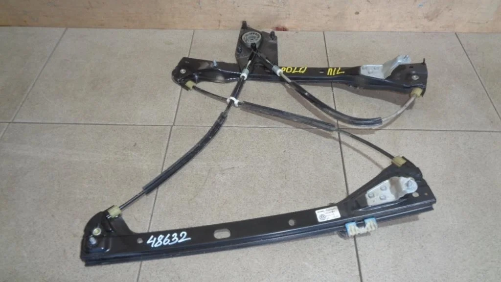 Стеклоподъемник передний левый Volkswagen Polo 5