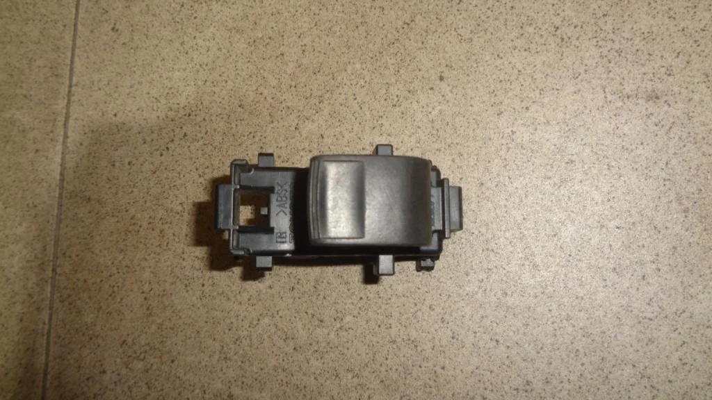 Кнопка стеклоподъемника Toyota RAV4 A30