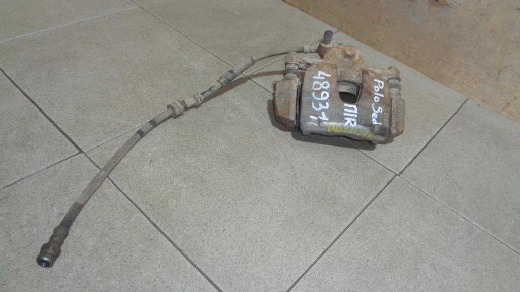 Суппорт передний правый Volkswagen Polo 5