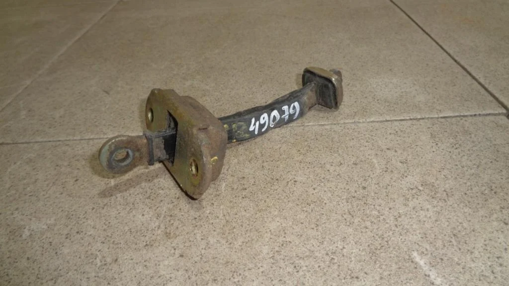 Ограничитель двери Mitsubishi Carisma 2000 DA