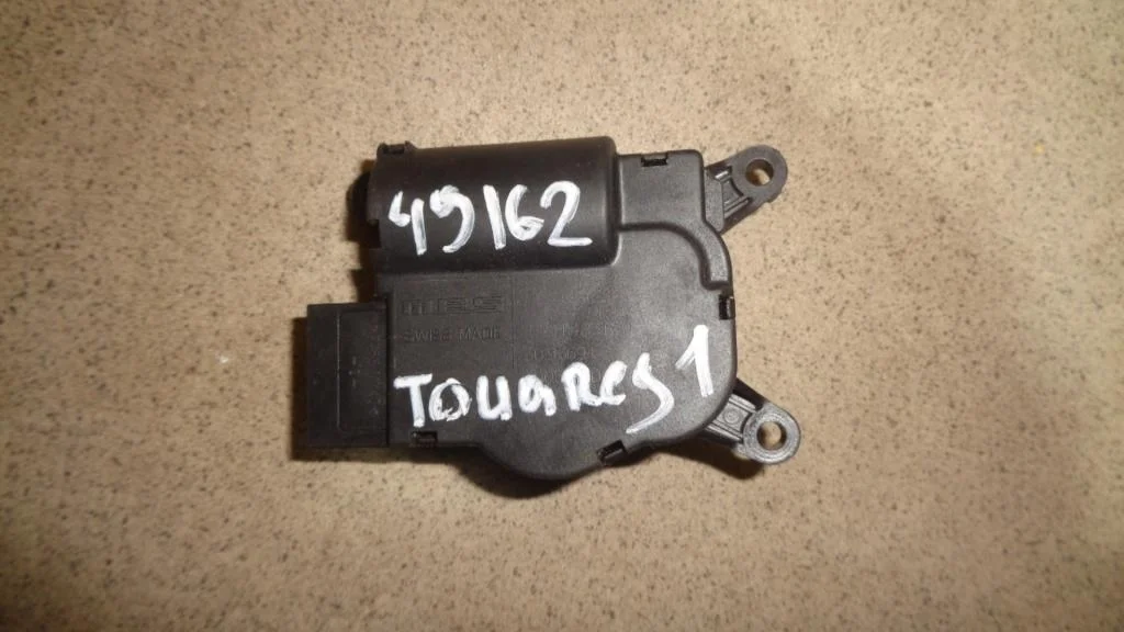 Моторчик заслонки печки Volkswagen Touareg 1 GP