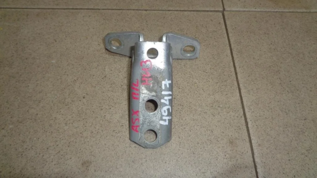 Петля двери передней левой нижняя Mitsubishi ASX