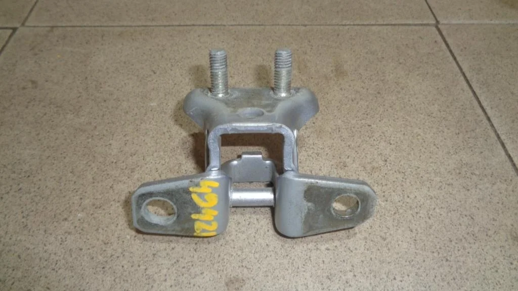 Петля двери задней правой верхняя Mitsubishi ASX