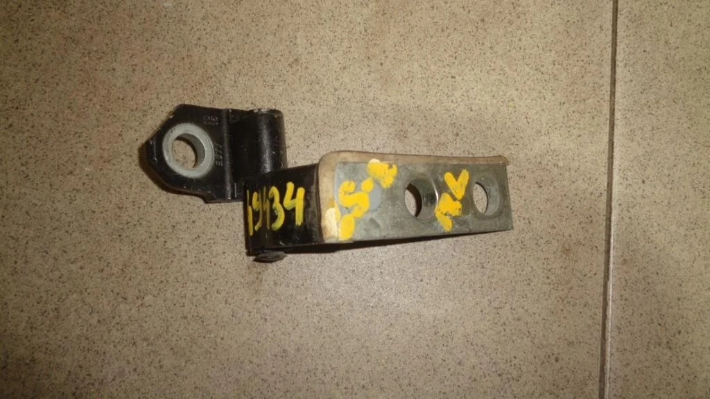 Петля двери передней левой верхняя Lexus GS350 S190