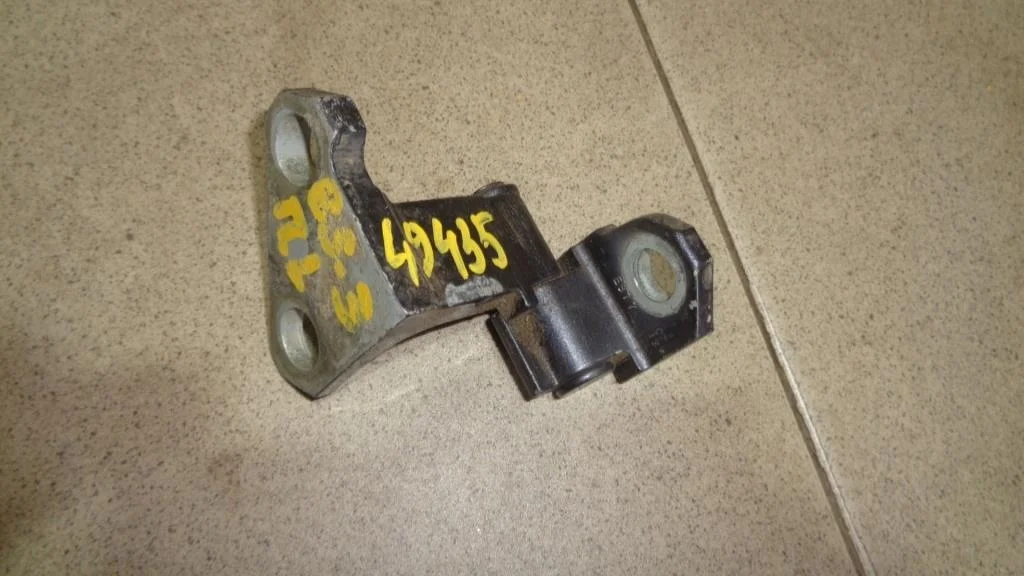 Петля двери передней левой нижняя Lexus GS350 S190