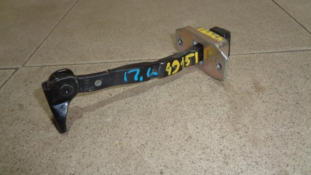 Ограничитель двери Mazda 3 BM, BN