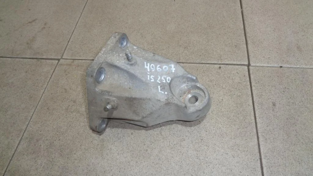 Кронштейн двигателя левый Lexus IS250 2015 XE30