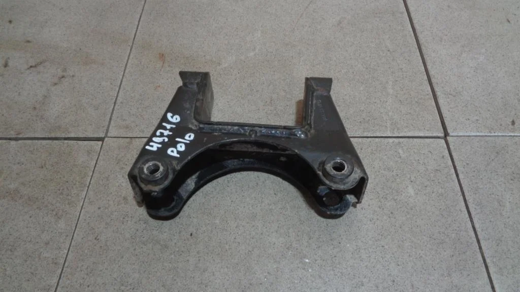 Кронштейн двигателя левый Volkswagen Polo 5