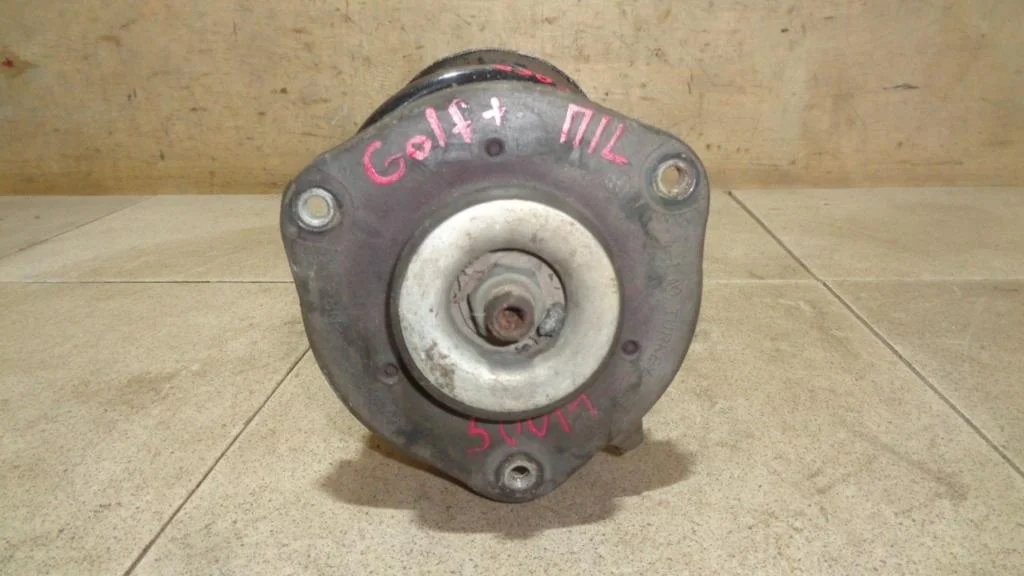 Опора переднего амортизатора Volkswagen Golf Plus 2011