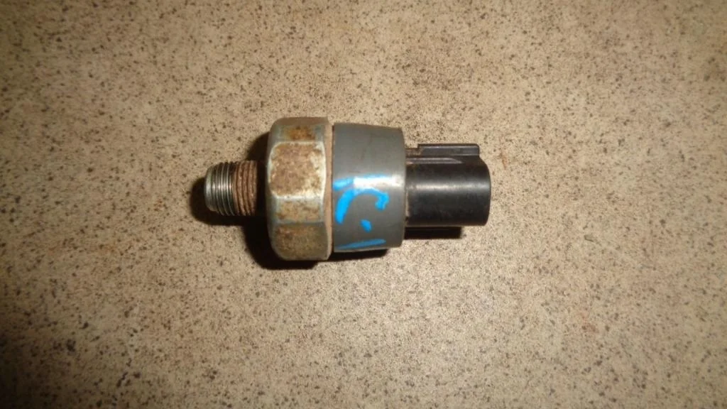 Датчик давления масла Toyota Land Cruiser Prado J150