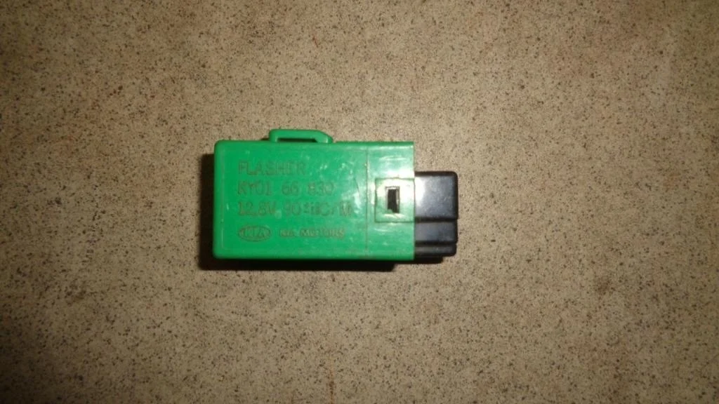 Реле поворотов Kia Spectra SD