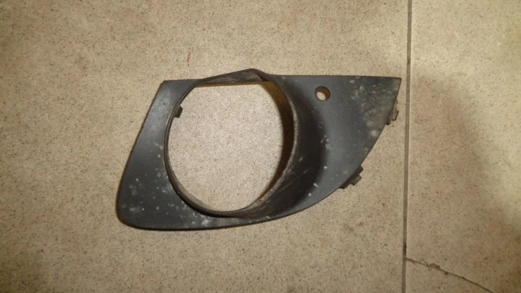 Рамка противотуманой фары левой BMW 7-Series E65, E66, E67