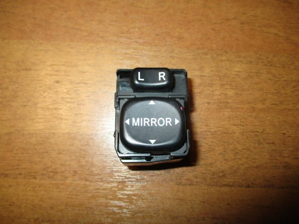 Переключатель регулировки зеркала Toyota Corolla E150