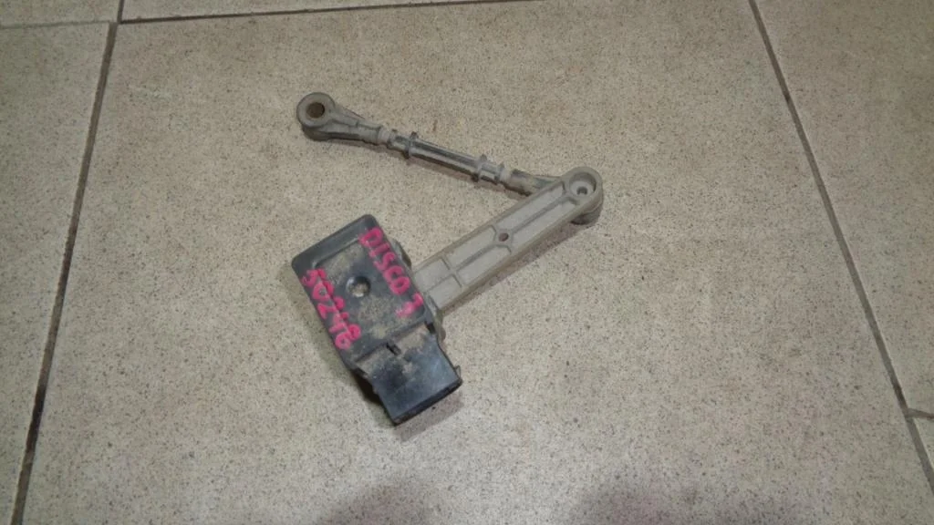 Датчик высоты дорожного просвета Land Rover Discovery 3 L319