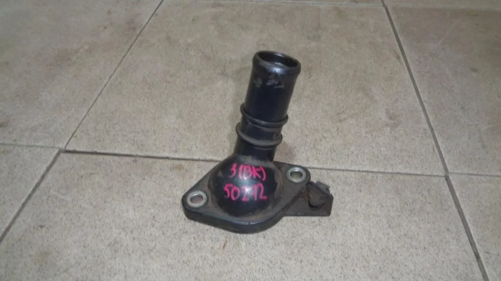 Фланец двигателя системы охлаждения Mazda 3 BK