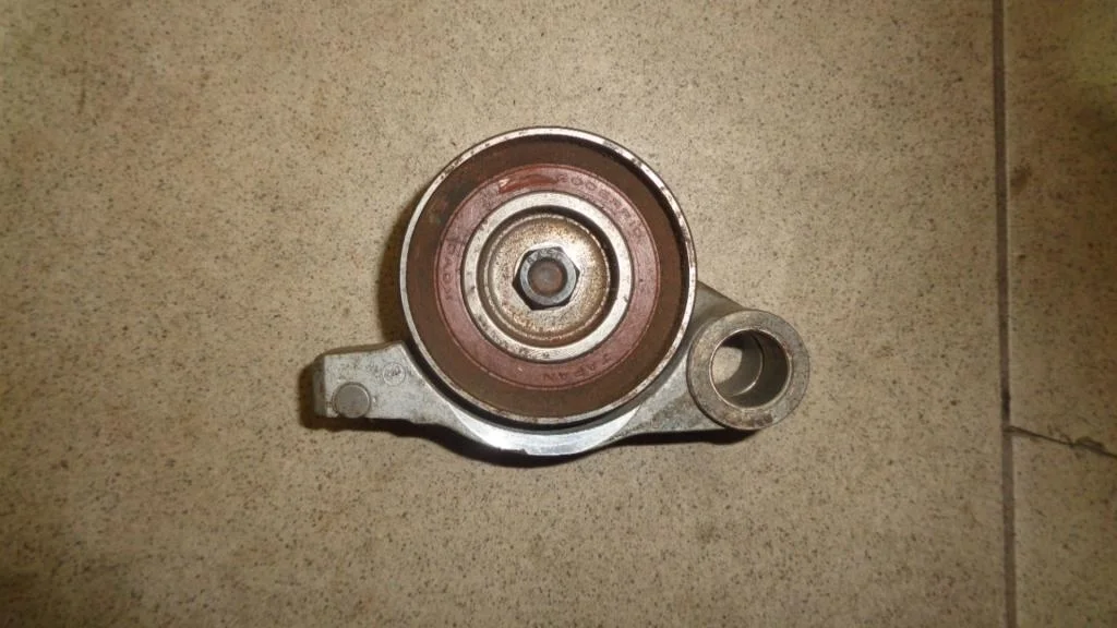 Ролик-натяжитель ремня грм Lexus RX300 XU30