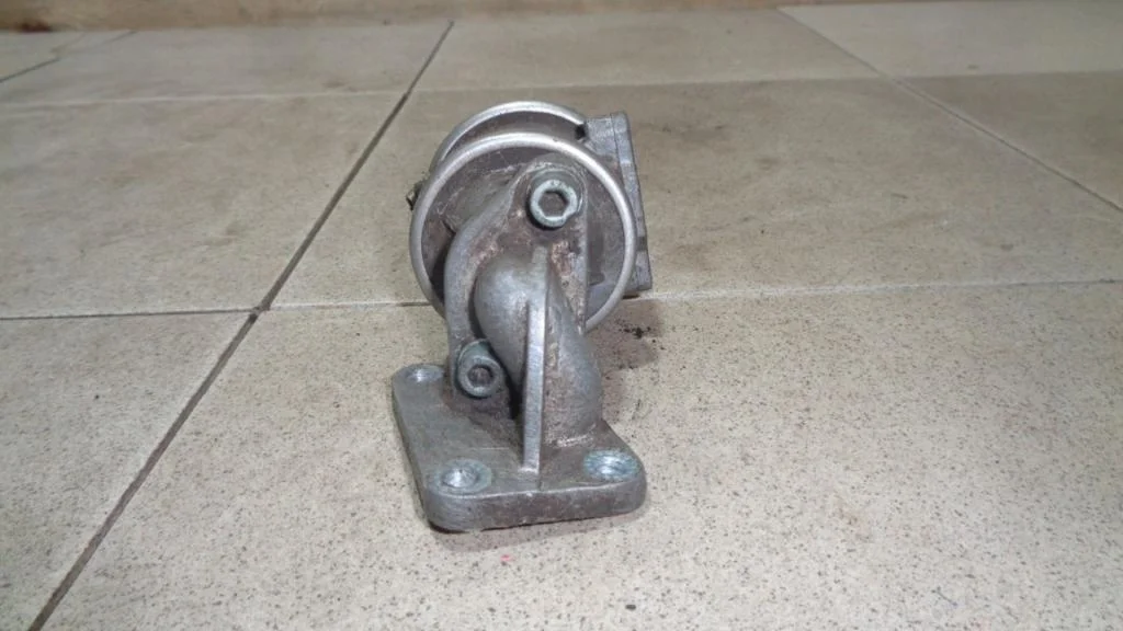 Клапан рециркуляции выхлопных газов Audi A6 C5