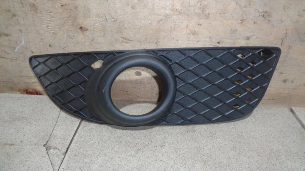 Решетка в бампер правая Mitsubishi Lancer 10 CY