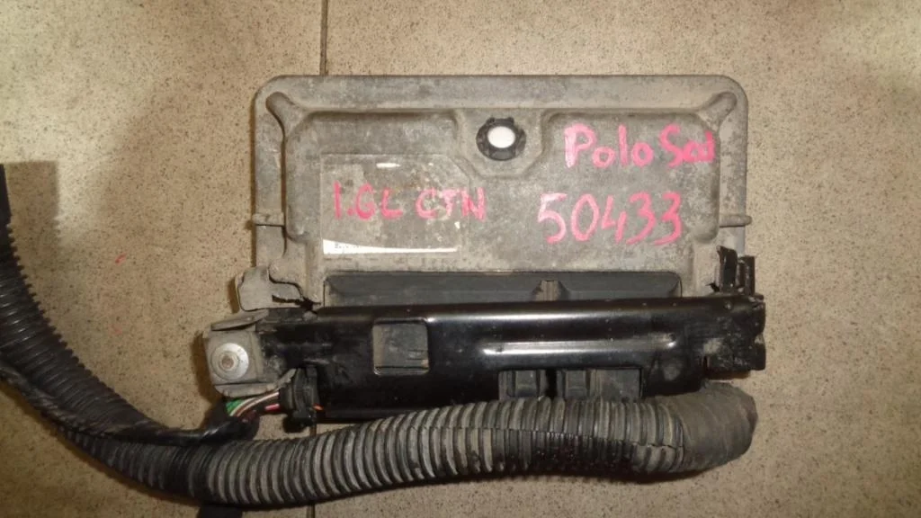 Блок управления двигателем Volkswagen Polo 5