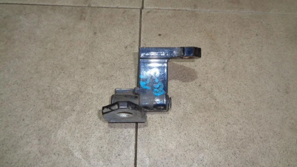 Петля двери передней левой нижняя Lexus GS350 S190