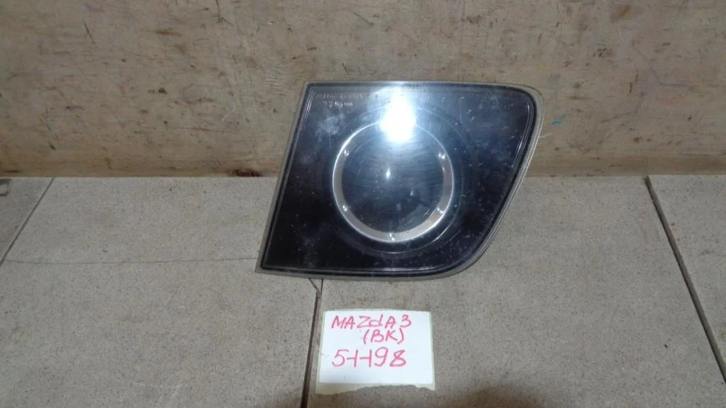 Фонарь задний внутренний правый Mazda 3 BK