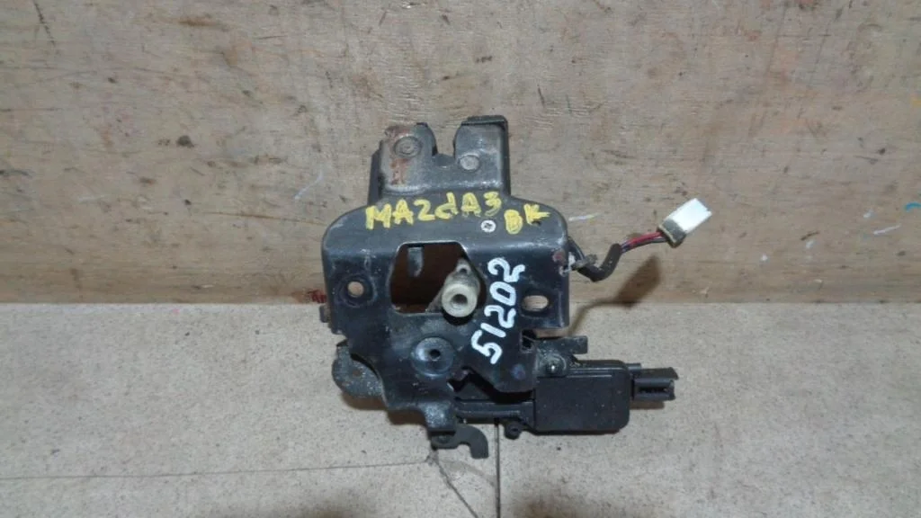Замок багажника Mazda 3 BK