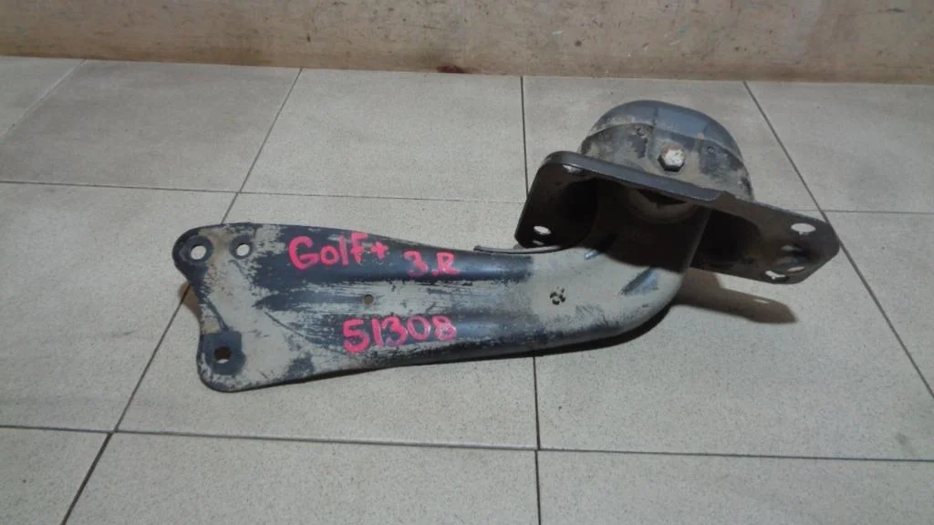 Рычаг задний продольный правый Volkswagen Golf Plus 2011