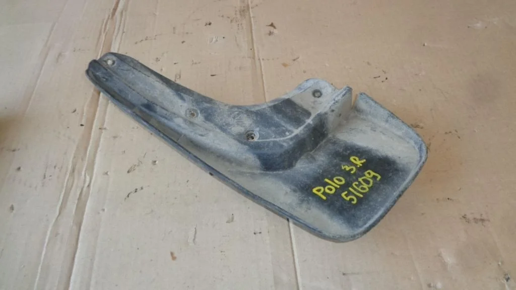 Брызговик задний правый Volkswagen Polo 5