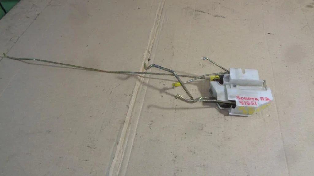 Замок двери передней правой Hyundai Sonata EF