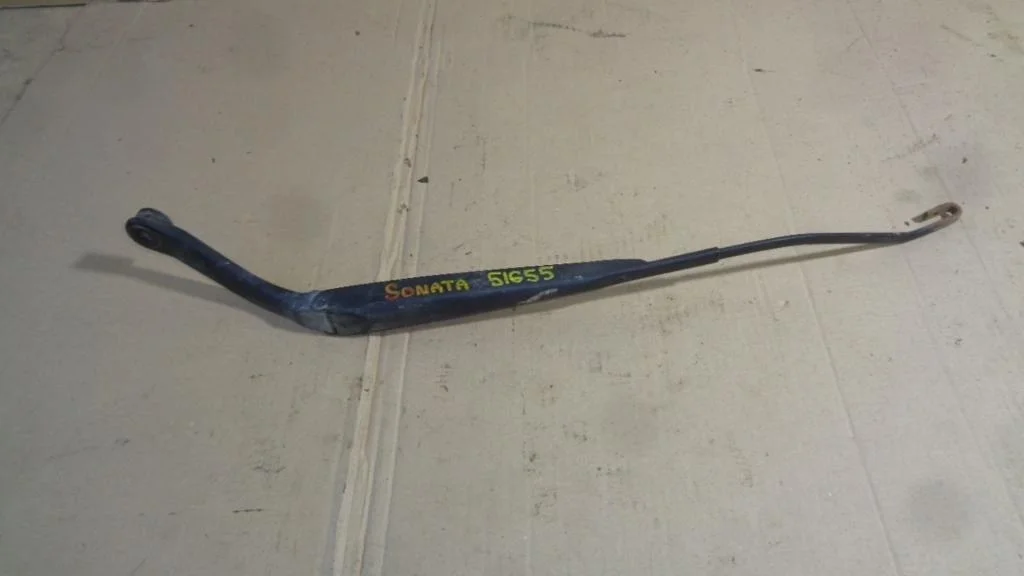 Поводок стеклоочистителя передний правый Hyundai Sonata EF