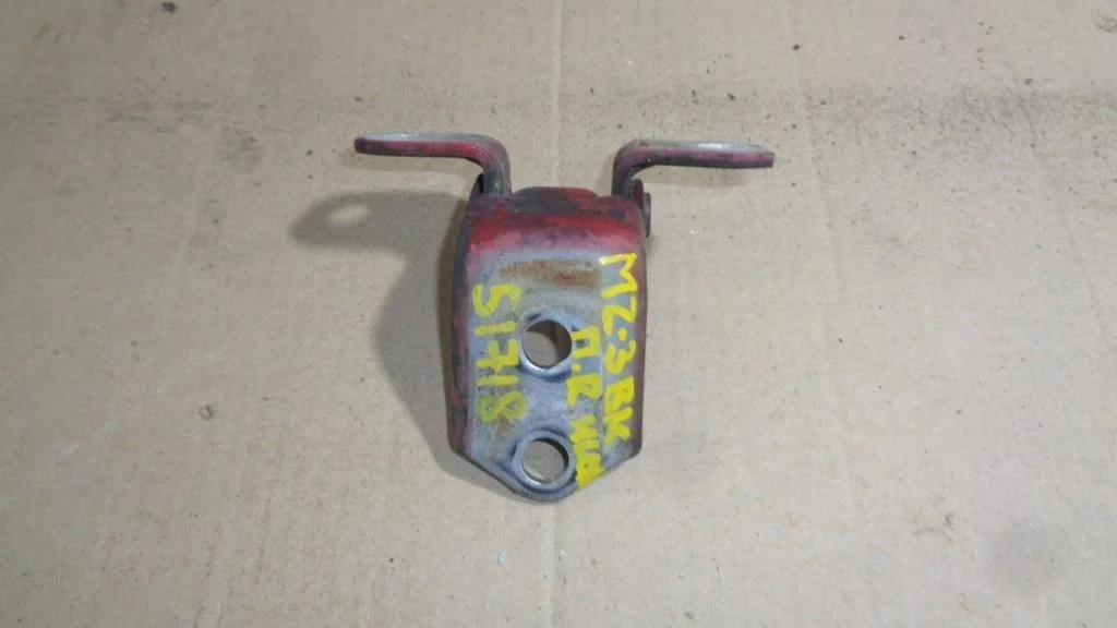 Петля двери передней Mazda 3 BK