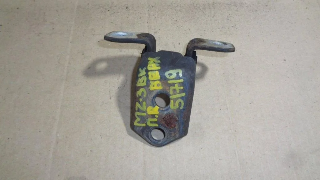 Петля двери передней Mazda 3 BK