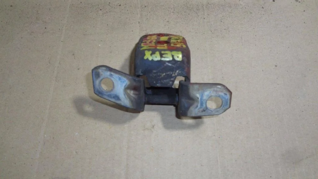 Петля двери передней Mazda 3 BK