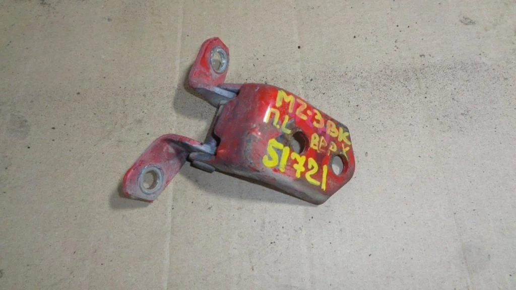 Петля двери передней Mazda 3 BK