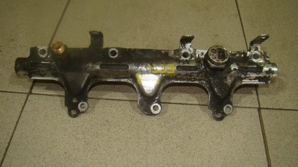 Рейка топливная Skoda Yeti 5L