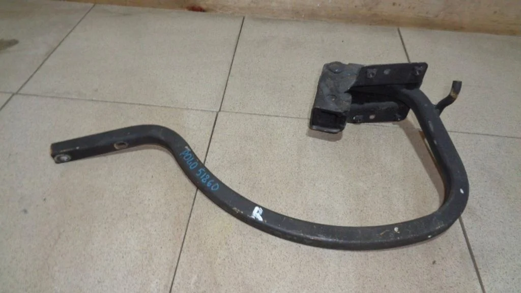 Петля крышки багажника Volkswagen Polo 5