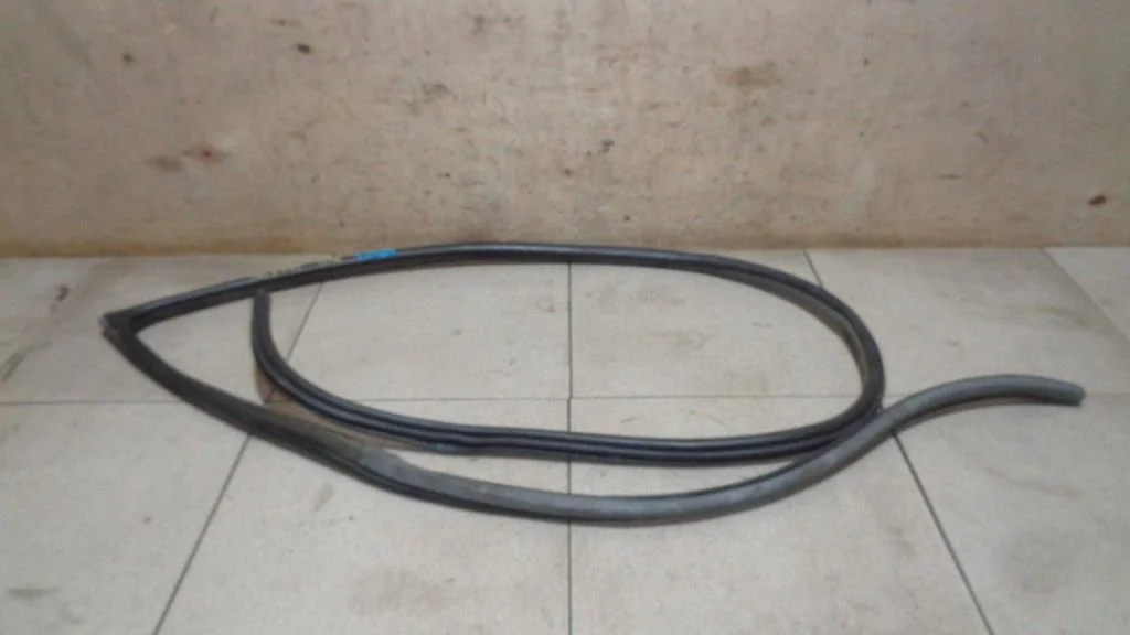 Уплотнитель двери Chevrolet Lacetti J200