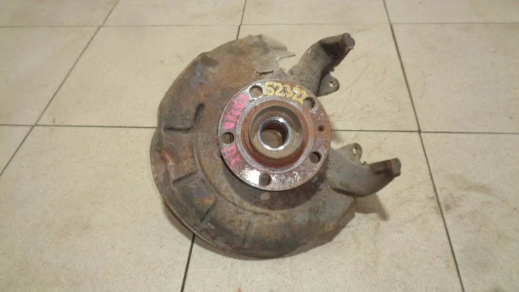 Кулак поворотный передний правый Skoda Fabia 1 2005 6Y