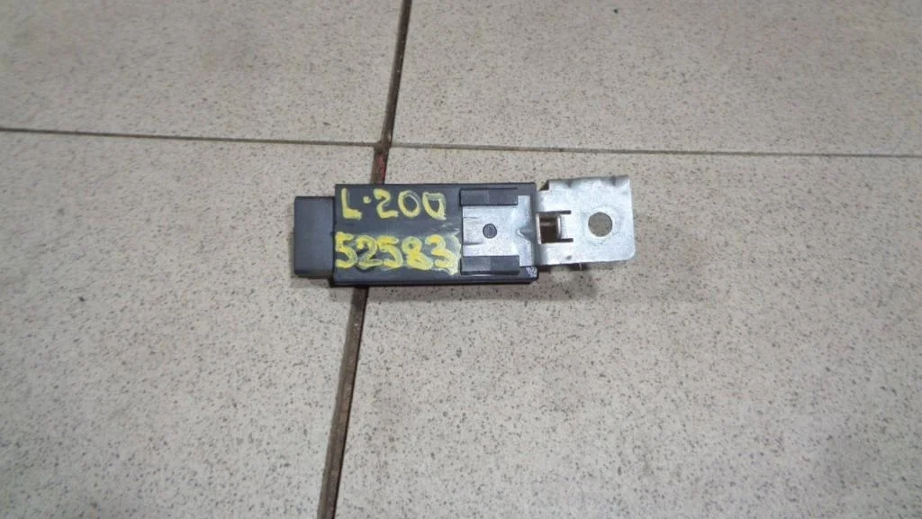 Блок электронный Mitsubishi L200 2008 KA, KB