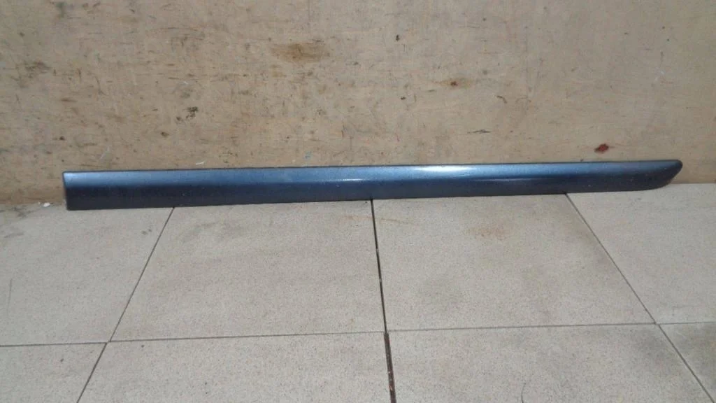 Молдинг передней левой двери Mitsubishi L200 2008 KA, KB