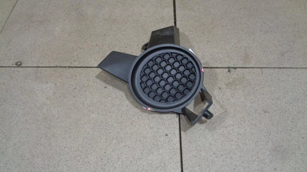 Заглушка в бампер левая Nissan Qashqai J10