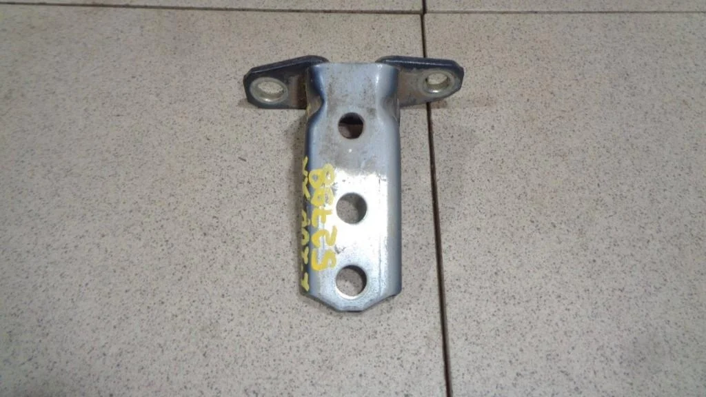 Петля двери задней правой нижняя Mitsubishi L200 2008 KA, KB