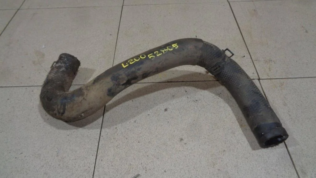 Патрубок радиатора Mitsubishi L200 KA, KB